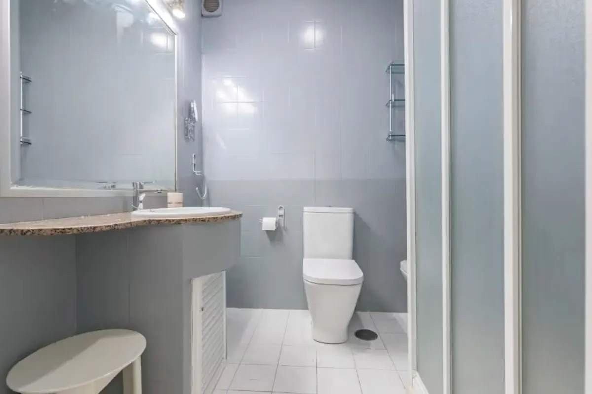 Pintar la cocina y el baño en una vivienda de Pamplona y comarca